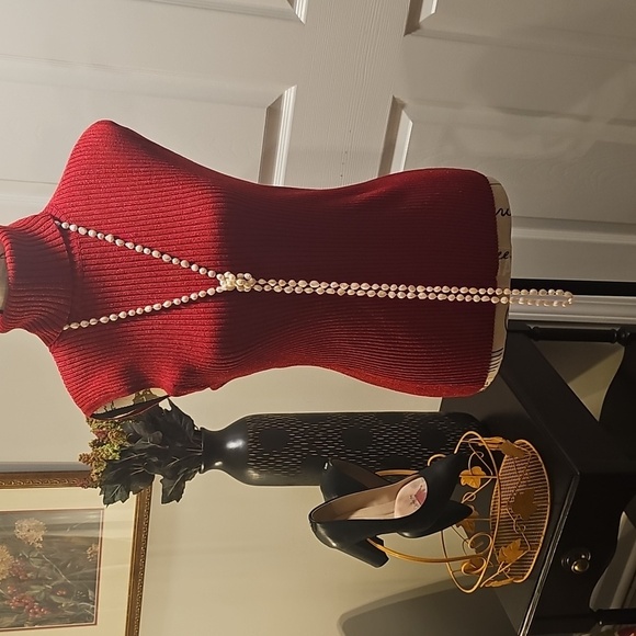 Cable & Gauge Red Sleeveless Metallic Knit Top - Picture 2 of 10